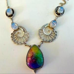 PRECIOUS STONE NECKLACE. GORGEOUS COLORS AND DETAIL